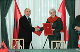 Relations diplomatiques Monaco Albanie - Cérémonie d’établissement des relations diplomatiques entre la Principauté de Monaco et la République d’Albanie (Paris, le 24 novembre 2011). Leurs Excellences M. Illjet ALICKA et Mme Sophie THEVENOUX, Ambassadeurs, lors de l’échange des alternats portant établissement des relations diplomatiques. Relations diplomatiques Monaco Albanie - Cérémonie d’établissement des relations diplomatiques entre la Principauté de Monaco et la République d’Albanie (Paris, le 24 novembre 2011). Leurs Excellences M. Illjet ALICKA et Mme Sophie THEVENOUX, Ambassadeurs, lors de l’échange des alternats portant établissement des relations diplomatiques.