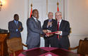 Signature Monaco Burkina BD - Signature d’un Protocole d’Accord dans le domaine de la protection civile. De gauche à droite : M. Pascal Batjobo, Ambassadeur, Directeur Général des Relations Bilatérales du Ministère des Affaires Etrangères et de la Coopération Régionale ; S.E. M. Yipènè Djibrill Bassole, Ministre d’Etat et Ministre des Affaires Etrangères et de la Coopération Régionale ; S.E. M. le Ministre d’Etat, Michel Roger et M. José Badia, Conseiller de Gouvernement pour les Relations Extérieures et la Coopération. ©Charly Gallo Centre de Presse. Signature Monaco Burkina BD - Signature d’un Protocole d’Accord dans le domaine de la protection civile. De gauche à droite : M. Pascal Batjobo, Ambassadeur, Directeur Général des Relations Bilatérales du Ministère des Affaires Etrangères et de la Coopération Régionale ; S.E. M. Yipènè Djibrill Bassole, Ministre d’Etat et Ministre des Affaires Etrangères et de la Coopération Régionale ; S.E. M. le Ministre d’Etat, Michel Roger et M. José Badia, Conseiller de Gouvernement pour les Relations Extérieures et la Coopération. ©Charly Gallo Centre de Presse.