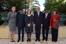 Ambassadeurs 05-11-15 - : De gauche à droite : Mme Anne-Marie Boisbouvier, Conseiller au Cabinet de S.A.S. le Prince ; S.E. Dr. Mohan Kumar, Ambassadeur Extraordinaire et Plénipotentiaire de la République de l’Inde ; S.E. Mme Kirsten Malling Biering, Ambassadeur Extraordinaire et Plénipotentiaire du Royaume du Danemark ; S.E. M. Andrej Slapnicar, Ambassadeur Extraordinaire et Plénipotentiaire de la République de Slovénie ; S.E. M. Tedson Aubrey Kalebe, Ambassadeur Extraordinaire et Plénipotentiaire de la République des Malawi et Mme Marie-Catherine Caruso-Ravera, Directeur des Relations Diplomatiques et Consulaires ©Charly Gallo Centre de Presse