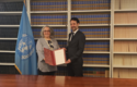 BBNJ ONU - S.E. Mme Isabelle Picco, Représentant permanent de Monaco près l’ONU, remet l’Instrument de ratification au Chef de la Section des Traités de l’ONU, M. David Nanopoulos, le 9 mai 2024. © UN