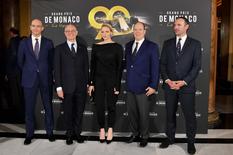 GP La légende 1 - T.S.H. Prince Albert II and Princess Charlene surrounded by Pascal Gamia, Casino Director at Société des Bains de Mer, H.E. Serge Telle, the Minister of State, and Yann-Anthony Noghès, producer of the documentary © Government Communication Department / Manuel Vitali