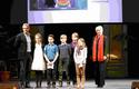 Le Temps presse 2015 - Marc Obéron, producteur du Festival "Le temps Presse" et S.E. Mme. Sophie Thevenoux, Ambassadeur de Monaco en France avec des enfants du jury du Prix des Enfants. © DCI Le Temps presse 2015 - Marc Obéron, producteur du Festival "Le temps Presse" et S.E. Mme. Sophie Thevenoux, Ambassadeur de Monaco en France avec des enfants du jury du Prix des Enfants. © DCI
