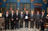 Remise rapport personnes juives de Monaco déportées - Légende photo (autour de S.A.S. le Prince Albert II, de gauche à droite) : M. Didier Gamerdinger, Conseiller au Cabinet de S.A.S. le Prince Albert II, M. Richard Marangoni, Commissaire divisionnaire de Police, Directeur-Adjoint de la Sûreté Publique de Monaco, M. Thomas Fouilleron, Directeur des Archives et de la Bibliothèque du Palais princier, Docteur en histoire, Maître Serge Klarsfeld, avocat et historien, membre de la Commission d’Assistance aux Victimes de Spoliations (C.A.V.S.), M. Jacques Wolzok, Président de la C.A.V.S. (successeur de Fernand Levi, décédé en 2014), M. Bruno Levi (fils de Fernand Levi) et M. Marc Vassallo, Secrétaire du Groupe d'experts, Secrétaire Général Adjoint du Ministère d’Etat. ©Palais Princier Remise rapport personnes juives de Monaco déportées - Légende photo (autour de S.A.S. le Prince Albert II, de gauche à droite) : M. Didier Gamerdinger, Conseiller au Cabinet de S.A.S. le Prince Albert II, M. Richard Marangoni, Commissaire divisionnaire de Police, Directeur-Adjoint de la Sûreté Publique de Monaco, M. Thomas Fouilleron, Directeur des Archives et de la Bibliothèque du Palais princier, Docteur en histoire, Maître Serge Klarsfeld, avocat et historien, membre de la Commission d’Assistance aux Victimes de Spoliations (C.A.V.S.), M. Jacques Wolzok, Président de la C.A.V.S. (successeur de Fernand Levi, décédé en 2014), M. Bruno Levi (fils de Fernand Levi) et M. Marc Vassallo, Secrétaire du Groupe d'experts, Secrétaire Général Adjoint du Ministère d’Etat. ©Palais Princier