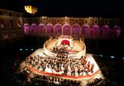 un concert dans la cour du Palais - L'orchestre philharmonique de Monte-Carlo dans la cour d'honneur du Palais princier.