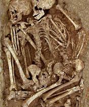 sepulture double grotte enfants grimaldi - Sépulture double trouvée lors de fouilles de la Grotte des Enfants, Grimaldi, Italie - Coll. M.A.P.M.