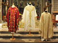 Chasuble BD1 - On 5 May, the award winners of the chasuble competition, which was organised to celebrate the centenary of the consecration of the Cathedral, were announced. The panel of judges, which was presided over by H.R.H. the Princess of Hanover, chose “the Centenary Chasuble” among 18 candidates coming from Panama, the United States, Byelorussia, Belgium, Italy, France and Monaco. “The Centenary Chasuble”, which was made by the “De fil en aiguille” association, required five and a half months of embroidery work, 392 metres of silver thread and 1752 hours of work.