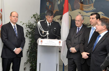 voir les vœux de la Sûreté Publique - A gauche de S.A.S. le Prince Souverain, M. André Muhlberger, Directeur de la Sûreté Publique, S.E. M. Michel Roger, Ministre d’Etat de la Principauté, M. Jean-François Robillon, Président du Conseil National et M. Paul Masseron, Conseiller de Gouvernement pour l’Intérieur. Photo : Centre de Presse de Monaco / Charly Gallo