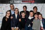 Le Temps Presse 2018 - Marc Obéron, Producteur du Festival, un collègue du lauréat, le représentant, Isabelle Rosabrunetto, Directeur Général du Département des Relations Extérieures et de la Coopération, deux élèves du Collège Charles III et d'autres enfants membres du Jury du Prix des Enfants ©DCI Le Temps Presse 2018 - Marc Obéron, Producteur du Festival, un collègue du lauréat, le représentant, Isabelle Rosabrunetto, Directeur Général du Département des Relations Extérieures et de la Coopération, deux élèves du Collège Charles III et d'autres enfants membres du Jury du Prix des Enfants ©DCI