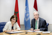 3-Signature Accord FAO - Isabelle Rosabrunetto, Directeur Général du Département des Relations Extérieures et de la Coopération et Daniel Gustafson, Directeur Général adjoint Programme de la FAO, procède à la signature de l'Accord. ©DR