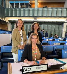 43ème réunion FAO ©DR - S.E. Mme Anne EASTWOOD, Ambassadeur, Représentant Permanent de la Principauté auprès des organisations internationales basées à Rome, entourée de diplomates de l’Ambassade ©DR