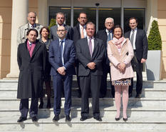 Voir la photo - © Centre de Presse - Charly Gallo 1er rang de gauche à droite : Marc Burini, Conseiller national, Lionel Galfré, Directeur de l'IMSEE, Pierre-André Chiappori, Président du Conseil Scientifique, Axelle Amalberti-Verdino, Conseiller communal 2ème rang de gauche à droite : Paul Champsaur, ancien Directeur Général de l'INSEE, Sophie Vatrican, Directeur du Budget et Trésor, Michel Dotta, Président du MEB, Jean-Jacques Campana, Directeur des Caisses Sociales, André Garino, Président du CES et Pascal Granero, Inspecteur de l'Administration Absents, excusés sur la photo : Jean-Franck Bussotti, Vice-Président du Conseil Scientifique de l'IMSEE et Serge Pierryves, Directeur de l'Expansion Economique.