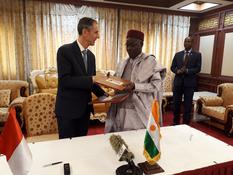 Accord coopération Niger - Signature du 1er Accord-Cadre de Coopération entre Monaco et le Niger par M. Gilles Tonelli, Conseiller de Gouvernement-Ministre des Relations Extérieures et de la Coopération et M. Kalla Ankourao, Ministre des Affaires Étrangères, de la Coopération, de l’Intégration Africaine et des Nigériens à l’Extérieur. ©Direction de la Coopération Internationale