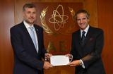 Accréditation AIEA 2020 - – S.E. M. Frédéric LABARRERE et M. Rafael Mariano GROSSI, Directeur général de l’AIEA Crédit photo : AIEA Accréditation AIEA 2020 - – S.E. M. Frédéric LABARRERE et M. Rafael Mariano GROSSI, Directeur général de l’AIEA Crédit photo : AIEA