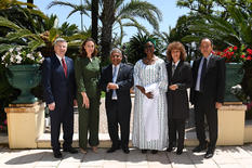 Accréditations 29-05 - De gauche à droite : S.E. M. Filip Vucak, Ambassadeur Extraordinaire et Plénipotentiaire de la République de Croatie ; Anne-Marie Boisbouvier, Conseiller au Cabinet Princier ; S.E. M. Buddhi K. Athauda, Ambassadeur Extraordinaire et Plénipotentiaire du Sri Lanka ; S.E. Mme Modupe E. Irele, Ambassadeur Extraordinaire et Plénipotentiaire du Nigeria ; Marie-Catherine Caruso-Ravera, Directeur des Relations Diplomatiques et Consulaires et S.E. M. Thiep Nguyen, Ambassadeur Extraordinaire et Plénipotentiaire de la République Socialiste du Vietnam. ©Direction de la Communication/Manuel Vitali