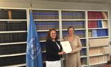 Adhésion traité armes - S.E. Mme Isabelle Picco, Ambassadeur, Représentant permanent, présente l’instrument d’adhésion de la Principauté à Mme Arancha Hinojal-Oyarbide, juriste à la Section des traités du Bureau des affaires juridiques des Nations Unies ©DR Adhésion traité armes - S.E. Mme Isabelle Picco, Ambassadeur, Représentant permanent, présente l’instrument d’adhésion de la Principauté à Mme Arancha Hinojal-Oyarbide, juriste à la Section des traités du Bureau des affaires juridiques des Nations Unies ©DR