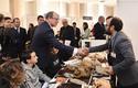 Agora 2019 - Légende photo : S.A.S. le Prince Souverain lors de son passage au stand du Musée d’Anthropologie Préhistorique - ©Manuel Vitali - Direction de la Communication Agora 2019 - Légende photo : S.A.S. le Prince Souverain lors de son passage au stand du Musée d’Anthropologie Préhistorique - ©Manuel Vitali - Direction de la Communication