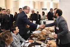 Agora 2019 - Légende photo : S.A.S. le Prince Souverain lors de son passage au stand du Musée d’Anthropologie Préhistorique - ©Manuel Vitali - Direction de la Communication