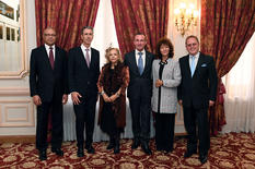 Ambassadeurs Chili Fidji - De gauche à droite : S.E. M. Deo Saran, Ambassadeur Extraordinaire et Plénipotentiaire de la République des Fidji ; Gilles Tonelli, Conseiller de Gouvernement-Ministre des Relations Extérieures et de la Coopération ; S.E. Mme Marcia Covarrubias, Ambassadeur Extraordinaire et Plénipotentiaire du Chili ; Paolo Tricotti, Consul honoraire du Chili ; Marie-Catherine Caruso-Ravera, Directeur des Relations Diplomatiques et Consulaires et M. Olivier Barelli, Secrétaire Général du Monaco Economic Board ©Direction de la Communication/Manuel Vitali