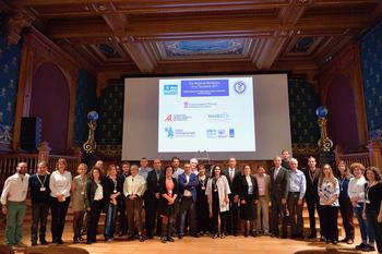 Atelier impacts anthropiques - Photo caption: Gilles Tonelli, Minister of Foreign Affairs and Cooperation, surrounded by all of the workshop participantsPhoto credit: © J. Vivaudo – Oceanographic Museum of Monaco