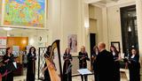 Atelier vocal La Chambre - Jean-Sébastien Beauvais, Maître de choeur, Laure Genthialon, harpiste et les chanteuses de l’atelier vocal (©DR).