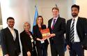 CA du PAM - De gauche à droite : M. Ramin Gallenbacher, Senior Programme Officer Technical Assistance, Private Sector Partnership and Innovation ; Mme Martine Garcia-Mascarenhas, Deuxième Secrétaire et Représentant permanent adjoint près la FAO et le PAM ; Mme Emilie Larese-Silvestre, Chef de division à la Direction de la coopération internationale ; M. David Ryckembusch, Chief of Technical Assistance, Private Sector Partnership and Innovation et M. Altan Butt, External Affairs Officer CA du PAM - De gauche à droite : M. Ramin Gallenbacher, Senior Programme Officer Technical Assistance, Private Sector Partnership and Innovation ; Mme Martine Garcia-Mascarenhas, Deuxième Secrétaire et Représentant permanent adjoint près la FAO et le PAM ; Mme Emilie Larese-Silvestre, Chef de division à la Direction de la coopération internationale ; M. David Ryckembusch, Chief of Technical Assistance, Private Sector Partnership and Innovation et M. Altan Butt, External Affairs Officer
