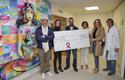 CHPG - Remise chèque Pink Ribbon Monaco. ©Direction de la Communication-Manuel Vitali - De gauche à droite : Anthony Alberti, Benoîte Rousseau de Sevelinges, Directeur du CHPG, Noah Whyle (alias Dr Carter dans la série « Urgences » et frère de Natasha), Céline Cottalorda, Conseiller Technique et Déléguée interministérielle pour la promotion et la protection des droits des femmes, Natasha Frost-Savio, Présidente de Pink Ribbon Monaco et le Dr Georges Garnier, Chef de service Hôpital de Jour. ©Direction de la Communication – Manuel Vitali