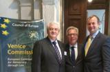 Commission de Venise 2016 - De gauche à droite : Professeur Didier Linotte, Président de la Haute Juridiction constitutionnelle et administrative monégasque ; M. Gianni Buquicchio, Président de la Commission de Venise et Maître Christophe Sosso. ©DR Commission de Venise 2016 - De gauche à droite : Professeur Didier Linotte, Président de la Haute Juridiction constitutionnelle et administrative monégasque ; M. Gianni Buquicchio, Président de la Commission de Venise et Maître Christophe Sosso. ©DR