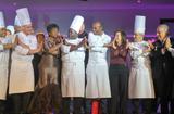 Communion sur scène - Les chefs récompensés ainsi que les membres de l’AIHM lors de la soirée de gala. ©DR