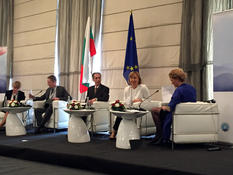 Conseil de l'Europe droits enfant 2016 - From left to right:  Ms. Renata Szczêch, Vice-Minister of Employment and Family and Social Affairs, Poland;  Mr. Kai-Morten Terning, Secretary of State at the Ministry of Children , Equality and Social Inclusion, Norway;  Mr. Gilles Tonelli, Minister of Foreign Affairs and Cooperation;  Ms. Pernilla Baralt, Secretary of State at the Ministry of Health and Social Affairs, Sweden and Ms. Regina Jensdottir, Head of the Children's Rights Division and coordinator of the Programme "Building a Europe for and with Children" ©DR