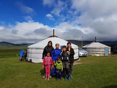 DCI déplacement Mongolie - Isabelle Rosabrunetto, Directeur Général du Département des Relations Extérieures et de la Coopération et Sophie Robin-Aliprandi, Responsable programme ont rencontré les éleveurs nomades dans la province d’Arkhangaï. © DCI