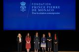 FPP-FPP - Palmarès 2021 - S.A.R. la Princesse de Hanovre et Mme Charlotte Casiraghi entourées des lauréates Annie Ernaux, Abigail Assor, Roukiata Ouedraogo et Julia Kristava. ©Direction de la Communication / Michael Alesi