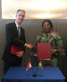 Ghana - Gilles Tonelli, Conseiller de Gouvernement-Ministre des Relations Extérieures et de la Coopération et Shirley Ayorkor Botchwey, Ministre des Affaires étrangères et de l’intégration régionale du Ghana . ©DR