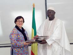 I. Rosabrunetto et Dr A. Ndiaye ©Affro Villageois - I. Rosabrunetto et le Dr A. Ndiaye ©Affro Villageois