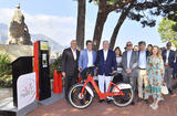 Inauguration Monabike - Autour de S.A.S. le Prince Souverain, de gauche à droite : Roland de Rechniewski, Directeur de la Compagnie des Autobus de Monaco ; Luc Sabbatini Président de Public Bike Solution Company ; Marie-Pierre Gramaglia, Conseiller de Gouvernement-Ministre de l’Équipement, de l’Environnement et de l’Urbanisme ; S.E. M. Serge Telle, Ministre d’Etat ; Stéphane Valeri, Président du Conseil National, Tristan-Emmanuel Landry, Conseiller à l’Ambassade du Canada à Monaco et Caroline Pratte, Consul honoraire du Canada à Monaco ©Direction de la Communication/Michael Alesi   