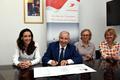 La Poste Monaco s’engage pour la transition énergétique - Jean-Luc Delcroix signe sa Charte d'engagement du Pacte National, aux côtés d'Isabelle Curau-Bloch (à gauche) et de membres de son Comité de Direction (à droite)Crédit photo : © Manuel Vitali / Direction de la Communication La Poste Monaco s’engage pour la transition énergétique - Jean-Luc Delcroix signe sa Charte d'engagement du Pacte National, aux côtés d'Isabelle Curau-Bloch (à gauche) et de membres de son Comité de Direction (à droite)Crédit photo : © Manuel Vitali / Direction de la Communication