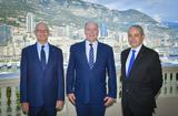 Voir la photo - S.A.S. le Prince Souverain entouré de Serge Telle, Ministre d’Etat, à gauche, et de S.E. M. Laurent Stefanini, nouvel Ambassadeur Extraordinaire et Plénipotentiaire de la République Française à Monaco © Direction de la Communication / Stéphane Danna. Voir la photo - S.A.S. le Prince Souverain entouré de Serge Telle, Ministre d’Etat, à gauche, et de S.E. M. Laurent Stefanini, nouvel Ambassadeur Extraordinaire et Plénipotentiaire de la République Française à Monaco © Direction de la Communication / Stéphane Danna.