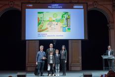 Le temps presse prix 2017 - Fabian Ribezzo, lauréat, Sachel et Louis, représentants du jury des Enfants avec leur instituteur Saïd Alioui (Ecole Saint-Charles), Candice Manuello, Direction de la Coopération Internationale, et Marc Oberon, créateur du Festival. ©facebook.com/declictmsp2015