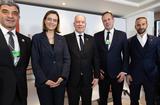 Monaco House Davos - Entourent S.A.S. Le Prince Souverain, de gauche à droite : Olivier Wenden, Vice-Président et Administrateur Délégué de la Fondation Prince Albert II de Monaco, Chloé Boscagli, Directrice du Monaco Private Label, Frédéric Genta, Délégué Interministériel à l’Attractivité et à la Transition Numérique, Tassos Economou, Fondateur de iGrow et Membre du MPL. ©Direction de la Communication-Lionel Bernardi Monaco House Davos - Entourent S.A.S. Le Prince Souverain, de gauche à droite : Olivier Wenden, Vice-Président et Administrateur Délégué de la Fondation Prince Albert II de Monaco, Chloé Boscagli, Directrice du Monaco Private Label, Frédéric Genta, Délégué Interministériel à l’Attractivité et à la Transition Numérique, Tassos Economou, Fondateur de iGrow et Membre du MPL. ©Direction de la Communication-Lionel Bernardi
