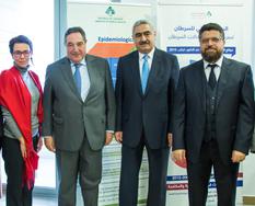 Voir la photo - De gauche à droite :Dr. Randa Hamedeh, Chef du département en charge des centres de soins de santé primaire ; M. Bechara El Khoury, Consul de Monaco au Liban ; Dr. Walid Ammar, Directeur Général du Ministère de la Santé Publique du Liban et Dr. Raghed Assi, Program Manager pour le développement social et local au PNUD Liban © PNUD Liban