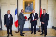 Officiels signature structure accueil pédopsychiatrie - De gauche à droite sur la photo : Laurent Stefanini, Ambassadeur de France en Principauté ; François Braun, Ministre français de la Santé et de la Prévention ; Pierre Dartout, Ministre d'Etat de la Principauté de Monaco et Christophe Robino, Conseiller de Gouvernement, Ministre des Affaires Sociales et de la Santé ©Direction de la Communication – Manuel Vitali