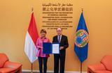 OIAC - S.E. Mme Isabelle Berro-Amadeï, Ambassadeur, Représentant permanent auprès de l’OIAC et M. Fernando Arias, Directeur général de l’O.I.A.C .©O.I.A.C. OIAC - S.E. Mme Isabelle Berro-Amadeï, Ambassadeur, Représentant permanent auprès de l’OIAC et M. Fernando Arias, Directeur général de l’O.I.A.C .©O.I.A.C.