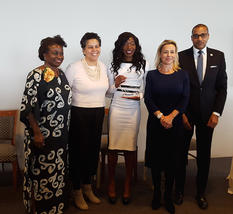 ONU condition de la femme - De gauche à droite : Dr. Natalia Kanem, Directrice exécutive du Fonds des Nations Unies pour la population (FNUAP) ; Rebecca Edwards, représentant le Président du Comité international olympique ; Novlene Williams-Mills, championne d’athlétisme ;  Valérie Bruell-Melchior, Chargé d'affaires de Monaco et S.E. M. Courtenay Rattray, Ambassadeur et Représentant permanent de la Jamaïque, lors du "Any Girl Can", événement organisé en faveur des femmes ©DR