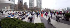 ONU et Sport - "Ironstrength Workout" exercise session led by Dr. Metzl on the forecourt of the United Nations ©DR 