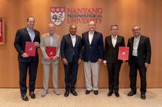 Partenariat mobilité MOnaco/Singapour - From left to right: Frédéric Genta, Country Chief Digital Officer; H.E. Mr Bernard Fautrier, Minister Plenipotentiary and Vice President and CEO of the Prince Albert II Foundation; Professor Subra Suresh, NTU President; H.S.H. Prince Albert II; Professor Subodh Mhaisalkar, Associate Vice President (Strategy and Partnerships) and Executive Director of the Energy Research Institute at NTU; and Professor Ling San, NTU Provost and Vice President (Academic) © NTU Singapore 