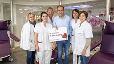 Photo groupe - don du sang - Dr. Anne Gouverner-Valla, Head of the Blood Transfusion Centre (far left) and her staff with Leonardo Jardim, coach of AS Monaco Football Club. © AS Monaco FC -Stéphane Senaux