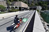 Piste cyclable Fonvtieille Port Hercule - Nouvelle piste cyclable entre Fontvieille et le Port Hercule ©Direction de la Communication/Manuel Vitali Piste cyclable Fonvtieille Port Hercule - Nouvelle piste cyclable entre Fontvieille et le Port Hercule ©Direction de la Communication/Manuel Vitali
