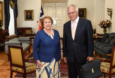 Borruto Chili - Mme Michelle Bachelet, Présidente du Chili et le Professeur Franco Borruto ©DR