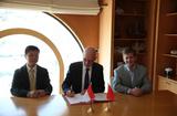 Protocole accord Gvt-Alipay - S.E. M. Serge Telle, Ministre d'Etat (au centre), Douglas Feagin, Vice-Président Senior du développement international d'Ant Financial Services Group (à droite) et Tony Duan, Vice-président de Fliggy Tavel (à gauche). ©DR Protocole accord Gvt-Alipay - S.E. M. Serge Telle, Ministre d'Etat (au centre), Douglas Feagin, Vice-Président Senior du développement international d'Ant Financial Services Group (à droite) et Tony Duan, Vice-président de Fliggy Tavel (à gauche). ©DR