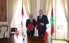 Relations diplomatiques Belarus - H.E. Mr Claude Cottalorda, Ambassador of Monaco to France (on the left) and H.E. Mr Pavel Latushka, Ambassador of Belarus to France (on the right). © DR