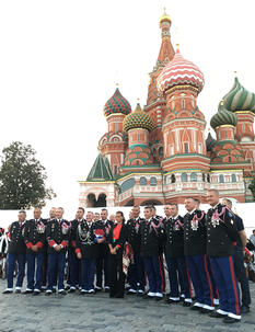 Voir la photo - Caption: H.S.H. Princess Stéphanie was keen to meet musicians from the Palace Guards Orchestra before the opening of the Spasskaya Tower Festival. © Government Communication Department/Jean-Pierre Doria